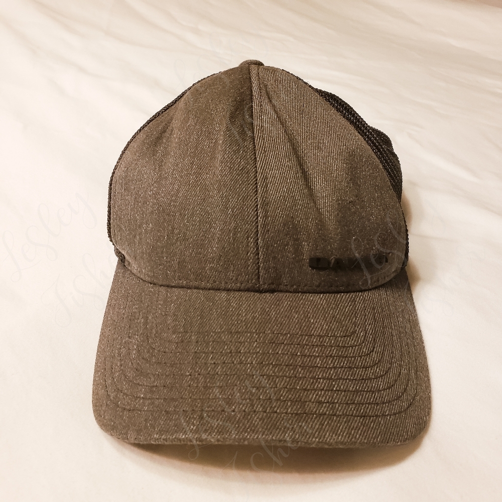 Oakley Cap